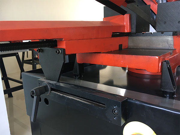 Manual Bandsaw G5025